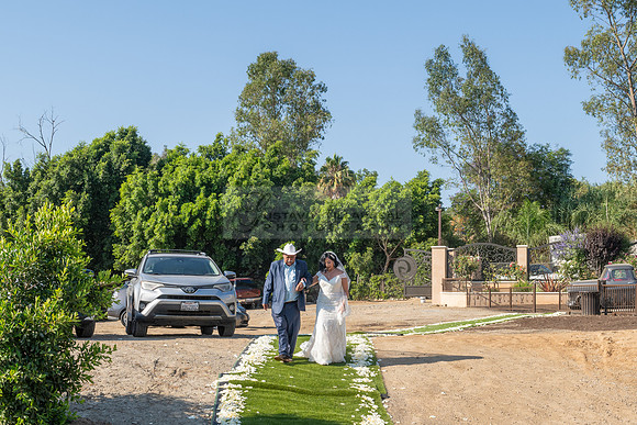 Gloria y Jose Luis Engagement photos en el rancho, caballos, Novias, La Puente Ca, 323-633-8283, www.gvphotoandvideo.com