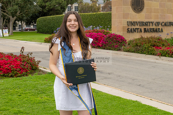 Lauren Berry graduation photos, portraits at UCSB Santa Barbara Ca. Gustavo Villarreal Photography, 323-633-8283