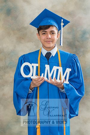 Graduation photo session in Whittier Ca, 323-633-8283, www.gustavovillarreal.com