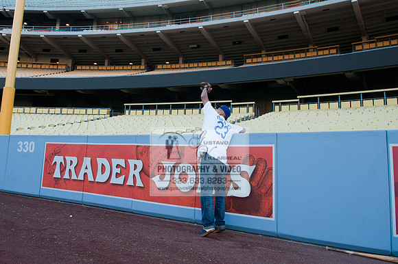 enagement pictures at Los Angeles Dodgers Stadium, www.gustavovillarrealphotography.com, 323-633-8283
