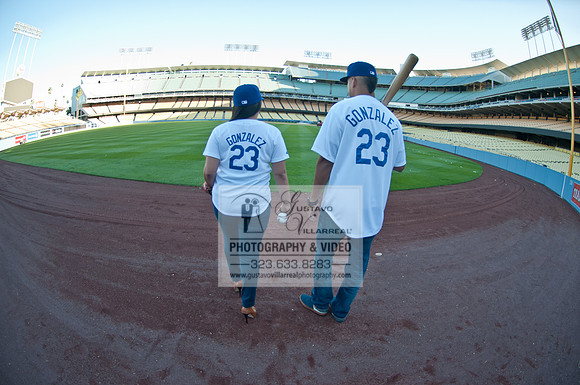 enagement pictures at Los Angeles Dodgers Stadium, www.gustavovillarrealphotography.com, 323-633-8283