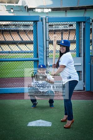 enagement pictures at Los Angeles Dodgers Stadium, www.gustavovillarrealphotography.com, 323-633-8283