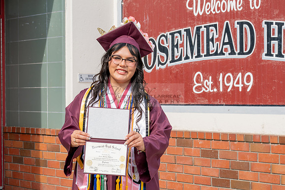 Alexis DiPrima, graduation photoshoot at Rosemead High School in Rosemead Ca, by Gustavo Villarreal Photography, 323-633-8283, www.gustavovillarreal.com