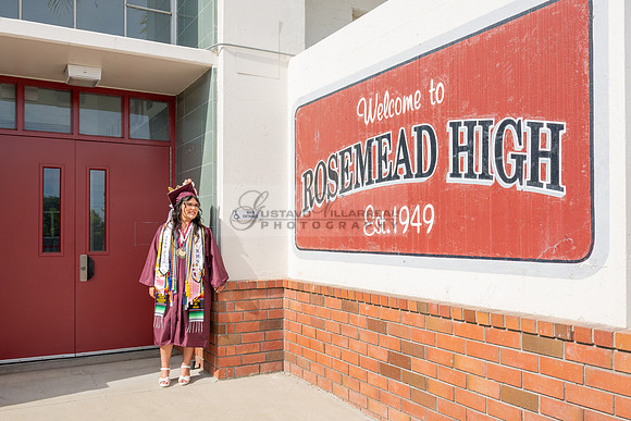 Alexis DiPrima, graduation photoshoot at Rosemead High School in Rosemead Ca, by Gustavo Villarreal Photography, 323-633-8283, www.gustavovillarreal.com