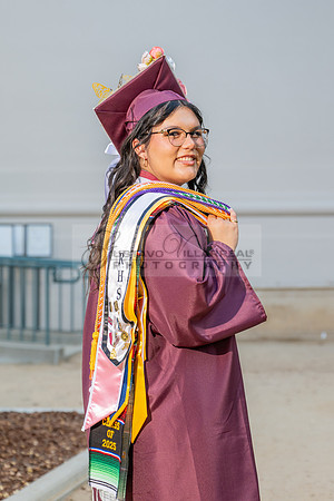 Alexis DiPrima, graduation photoshoot at Rosemead High School in Rosemead Ca, by Gustavo Villarreal Photography, 323-633-8283, www.gustavovillarreal.com