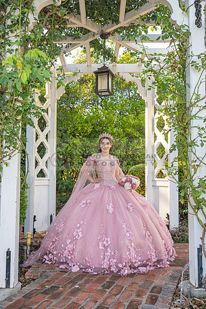 Clarissa Quezada quinceanera photo session at Los Angeles County Arboretum & Botanic Garden in Arcadia Ca. Photos, video by Gustavo Villarreal Photography, 323-633-8283, www.gvphotoandvideo.com