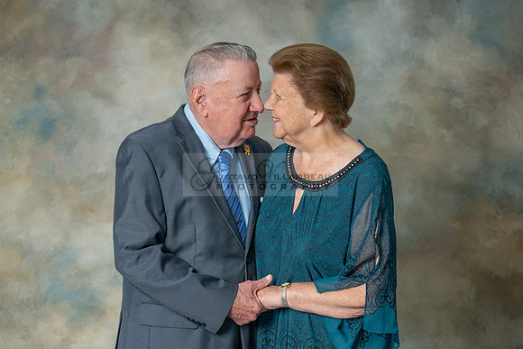 Barbara and Ron family portrait in Whittier Ca. 323-633-8283, ww