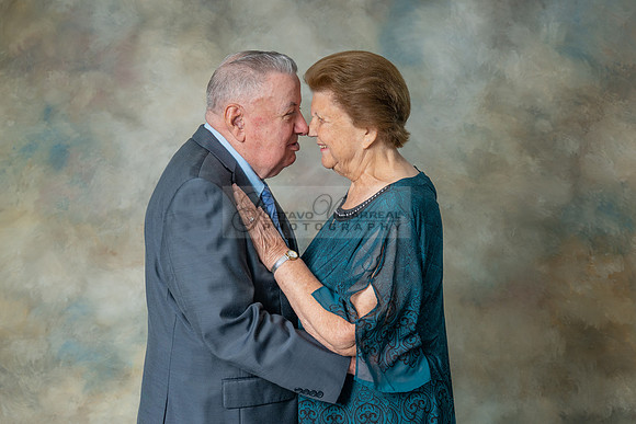 Barbara and Ron family portrait in Whittier Ca. 323-633-8283, ww