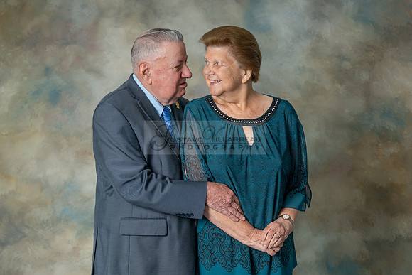 Barbara and Ron family portrait in Whittier Ca. 323-633-8283, ww