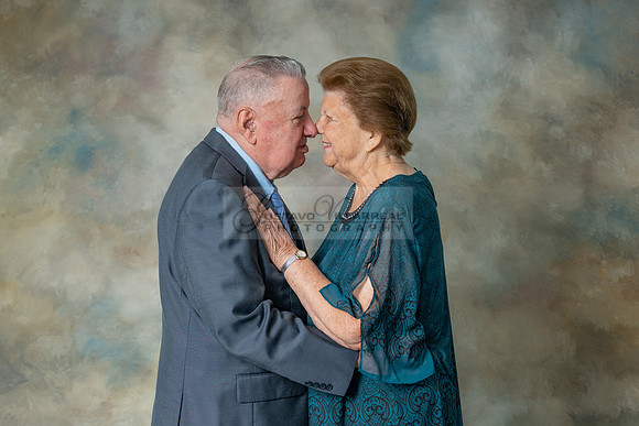 Barbara and Ron family portrait in Whittier Ca. 323-633-8283, ww