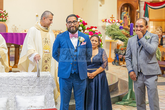 LINK-#1-Roberto y Brenda wedding celebration, ceremony at St. Thomas Apostle Catholic Church, reception at Royal Banquet Hall in Glendale, Gustavo Villarreal Photography, videography, 323-633-8283, ww