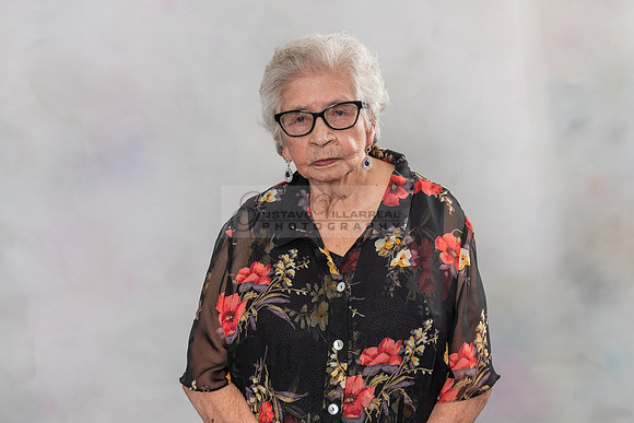 100 birthday celebration photo shoot in Whittier Ca, photography studios by Gustavo Villarreal Photography, 323-633-8283