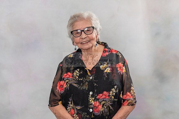 100 birthday celebration photo shoot in Whittier Ca, photography studios by Gustavo Villarreal Photography, 323-633-8283