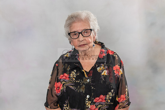 100 birthday celebration photo shoot in Whittier Ca, photography studios by Gustavo Villarreal Photography, 323-633-8283