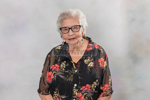 100 birthday celebration photo shoot in Whittier Ca, photography studios by Gustavo Villarreal Photography, 323-633-8283