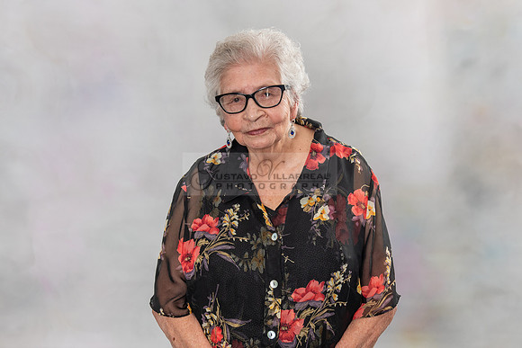 100 birthday celebration photo shoot in Whittier Ca, photography studios by Gustavo Villarreal Photography, 323-633-8283