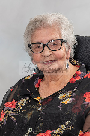 100 birthday celebration photo shoot in Whittier Ca, photography studios by Gustavo Villarreal Photography, 323-633-8283