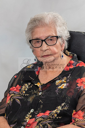 100 birthday celebration photo shoot in Whittier Ca, photography studios by Gustavo Villarreal Photography, 323-633-8283