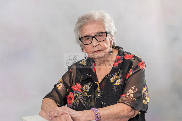100 birthday celebration photo shoot in Whittier Ca, photography studios by Gustavo Villarreal Photography, 323-633-8283