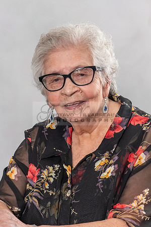 100 birthday celebration photo shoot in Whittier Ca, photography studios by Gustavo Villarreal Photography, 323-633-8283