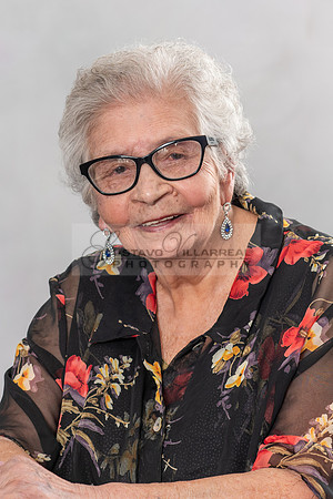 100 birthday celebration photo shoot in Whittier Ca, photography studios by Gustavo Villarreal Photography, 323-633-8283