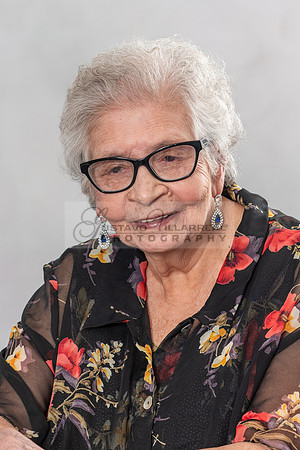 100 birthday celebration photo shoot in Whittier Ca, photography studios by Gustavo Villarreal Photography, 323-633-8283