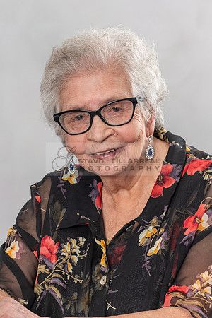 100 birthday celebration photo shoot in Whittier Ca, photography studios by Gustavo Villarreal Photography, 323-633-8283