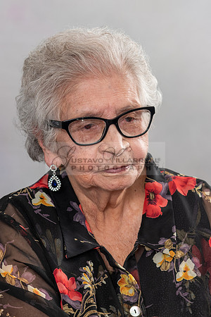 100 birthday celebration photo shoot in Whittier Ca, photography studios by Gustavo Villarreal Photography, 323-633-8283