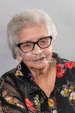 100 birthday celebration photo shoot in Whittier Ca, photography studios by Gustavo Villarreal Photography, 323-633-8283