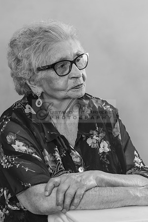 100 birthday celebration photo shoot in Whittier Ca, photography studios by Gustavo Villarreal Photography, 323-633-8283