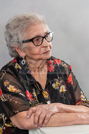 100 birthday celebration photo shoot in Whittier Ca, photography studios by Gustavo Villarreal Photography, 323-633-8283