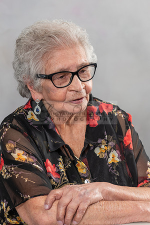 100 birthday celebration photo shoot in Whittier Ca, photography studios by Gustavo Villarreal Photography, 323-633-8283