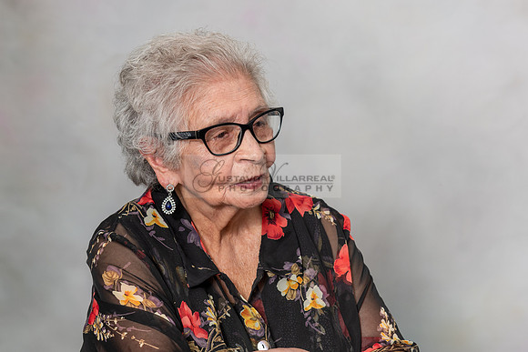 100 birthday celebration photo shoot in Whittier Ca, photography studios by Gustavo Villarreal Photography, 323-633-8283