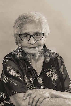 100 birthday celebration photo shoot in Whittier Ca, photography studios by Gustavo Villarreal Photography, 323-633-8283