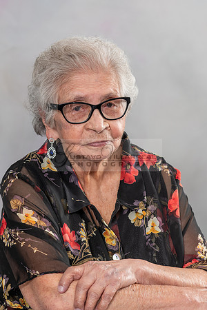 100 birthday celebration photo shoot in Whittier Ca, photography studios by Gustavo Villarreal Photography, 323-633-8283
