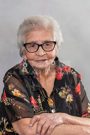 100 birthday celebration photo shoot in Whittier Ca, photography studios by Gustavo Villarreal Photography, 323-633-8283