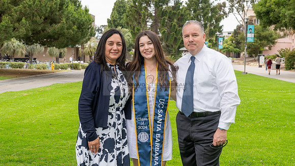 Lauren Berry graduation photos, portraits at UCSB Santa Barbara Ca. Gustavo Villarreal Photography, 323-633-8283