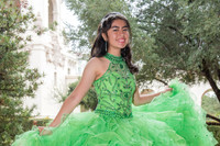 Diana Cordava-quinceanera-sweetsixteens-weddings-family-portrait