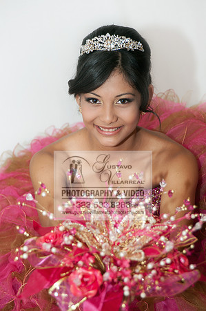 quinceaneras pictures in the Montebello City park, (323) 633-828