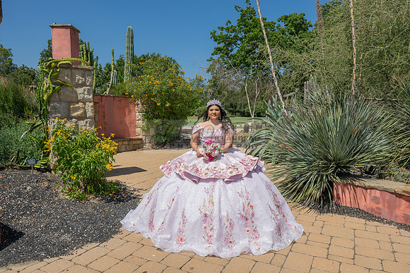 Sofia Mia quinceañera photos, videos, session, at Los Ageles Arboretum and Botanic Garden in Arcadia Ca, Gustavo Villarreal photographer, videographer, 323-633-8283, www.gvphotoandvideo.com