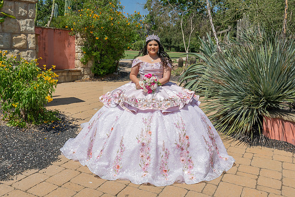 Sofia Mia quinceañera photos, videos, session, at Los Ageles Arboretum and Botanic Garden in Arcadia Ca, Gustavo Villarreal photographer, videographer, 323-633-8283, www.gvphotoandvideo.com