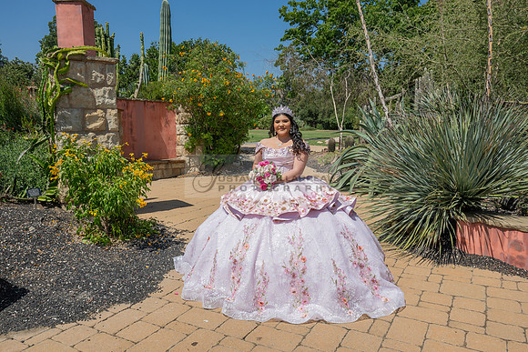 Sofia Mia quinceañera photos, videos, session, at Los Ageles Arboretum and Botanic Garden in Arcadia Ca, Gustavo Villarreal photographer, videographer, 323-633-8283, www.gvphotoandvideo.com