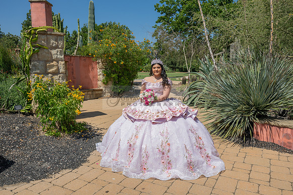 Sofia Mia quinceañera photos, videos, session, at Los Ageles Arboretum and Botanic Garden in Arcadia Ca, Gustavo Villarreal photographer, videographer, 323-633-8283, www.gvphotoandvideo.com