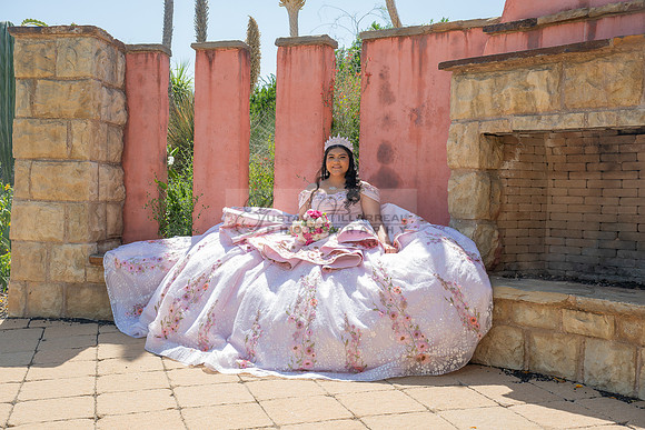 Sofia Mia quinceañera photos, videos, session, at Los Ageles Arboretum and Botanic Garden in Arcadia Ca, Gustavo Villarreal photographer, videographer, 323-633-8283, www.gvphotoandvideo.com