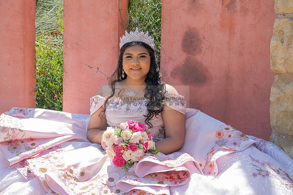 Sofia Mia quinceañera photos, videos, session, at Los Ageles Arboretum and Botanic Garden in Arcadia Ca, Gustavo Villarreal photographer, videographer, 323-633-8283, www.gvphotoandvideo.com