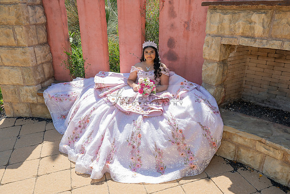 Sofia Mia quinceañera photos, videos, session, at Los Ageles Arboretum and Botanic Garden in Arcadia Ca, Gustavo Villarreal photographer, videographer, 323-633-8283, www.gvphotoandvideo.com