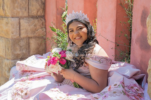 Sofia Mia quinceañera photos, videos, session, at Los Ageles Arboretum and Botanic Garden in Arcadia Ca, Gustavo Villarreal photographer, videographer, 323-633-8283, www.gvphotoandvideo.com