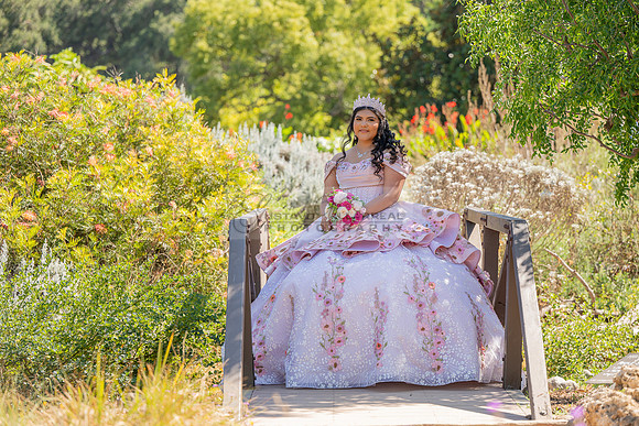 Sofia Mia quinceañera photos, videos, session, at Los Ageles Arboretum and Botanic Garden in Arcadia Ca, Gustavo Villarreal photographer, videographer, 323-633-8283, www.gvphotoandvideo.com
