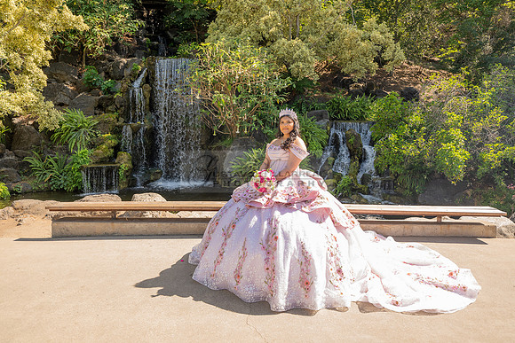 Sofia Mia quinceañera photos, videos, session, at Los Ageles Arboretum and Botanic Garden in Arcadia Ca, Gustavo Villarreal photographer, videographer, 323-633-8283, www.gvphotoandvideo.com