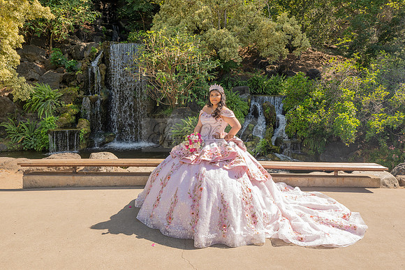 Sofia Mia quinceañera photos, videos, session, at Los Ageles Arboretum and Botanic Garden in Arcadia Ca, Gustavo Villarreal photographer, videographer, 323-633-8283, www.gvphotoandvideo.com